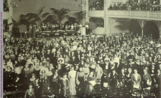 TeilnehmerInnen im Sitzungssaal des Internationalen Frauenkongresses, Den Haag 1915