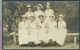 Gruppenbild von Rotkreuz-Schwestern, Erster Weltkrieg