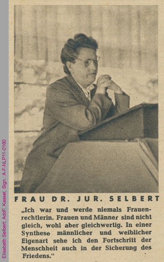 Elisabeth Selbert am Rednerinnenpult, SPD-Frauenkonferenz, 1948