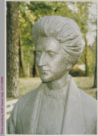 Statue von Rosa Luxemburg